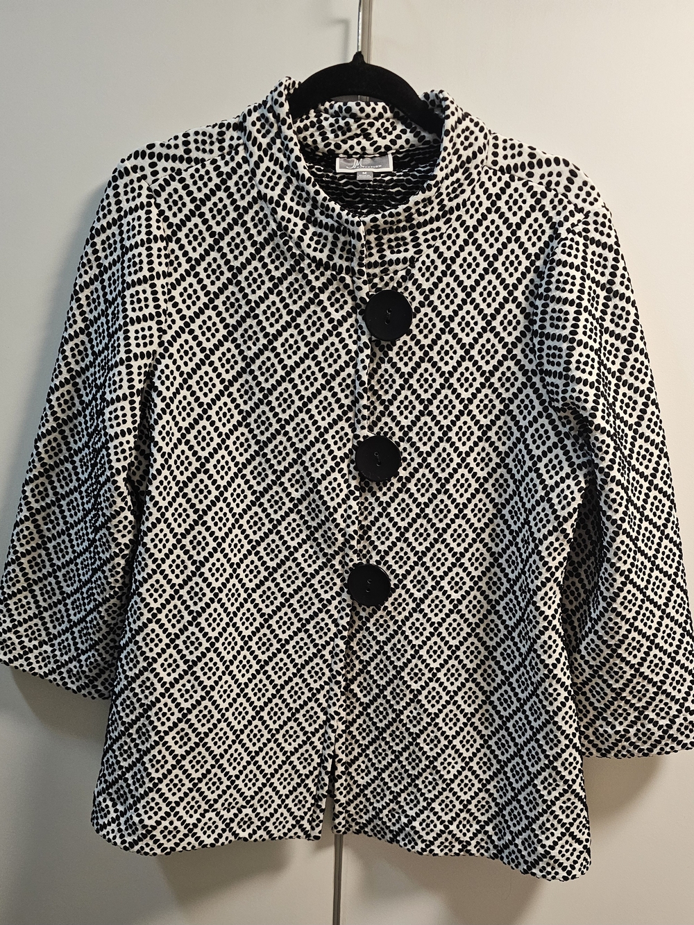 JM Collection Geometric Button Jacket in White & Black Medium